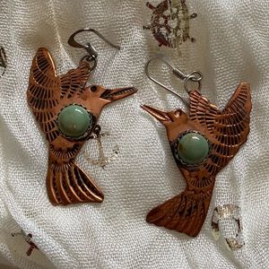Copper dangle earring green turquoise hummingbird
